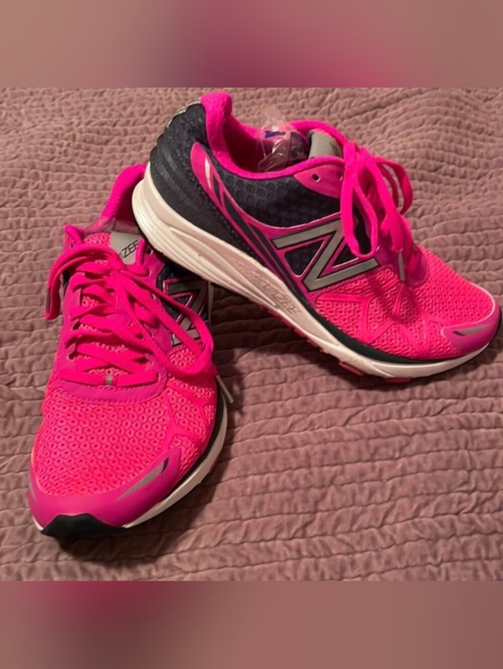 New Balance Womens Sneakers Size 7.5